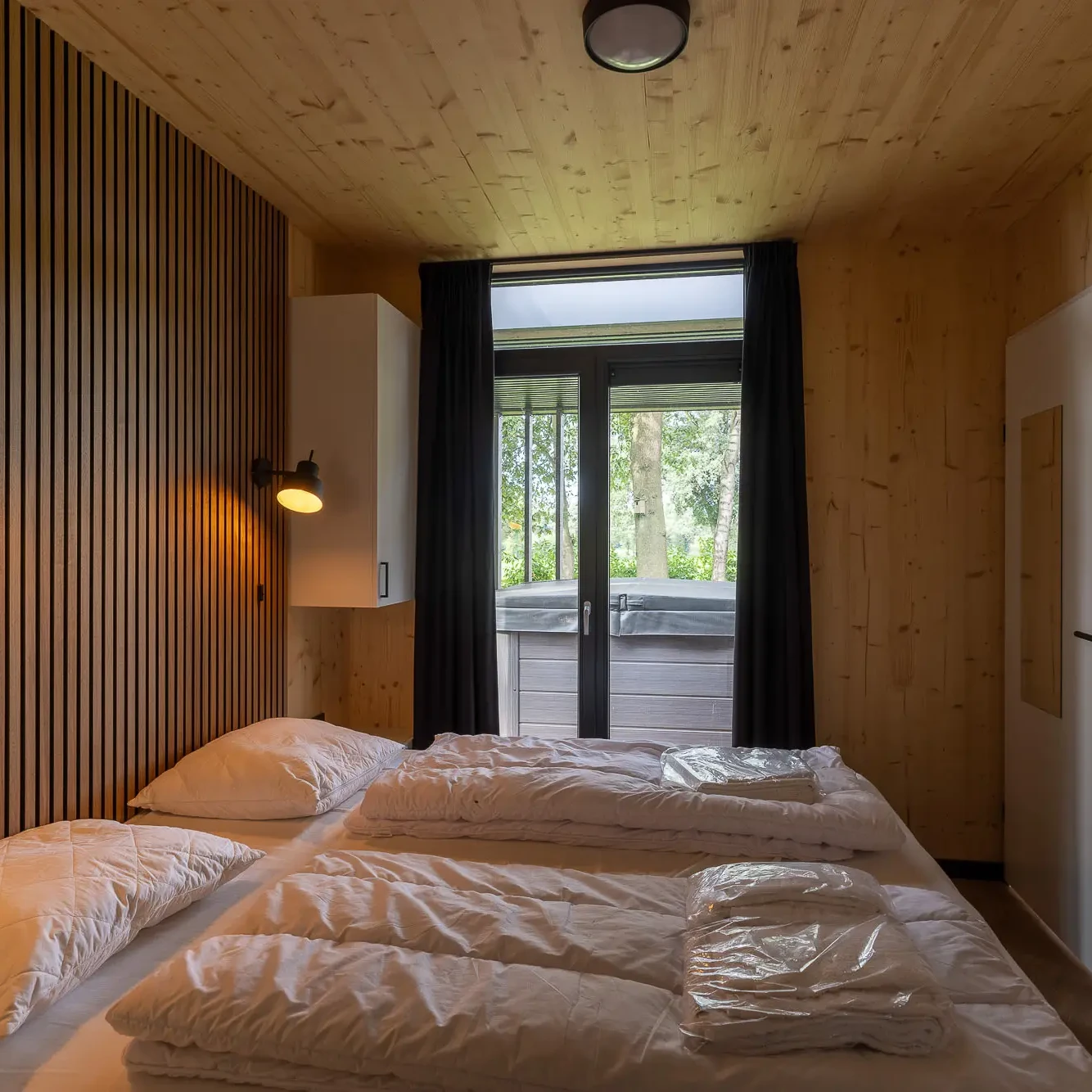 Zicht-op-Twente-Bos lodge-Prive spa-jacuzzi-4 personen-Markelo-Leisure-Service-Support-15