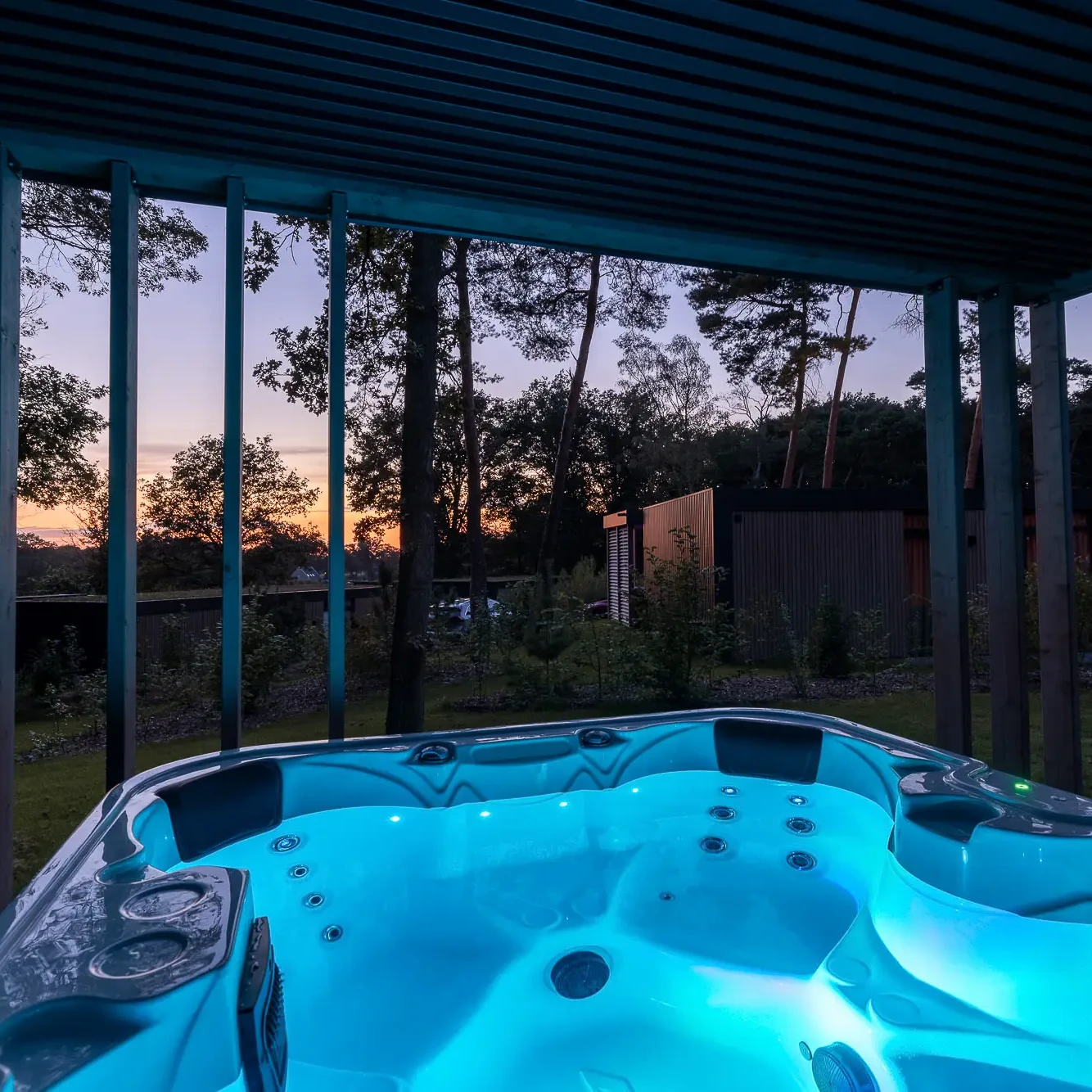 Zicht-op-Twente-Family lodge-Prive spa-jacuzzi-4 personen-Markelo-Leisure-Service-Support-11